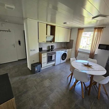 Apartment 3-zimmer Zentral & In Ruhiger Lage *